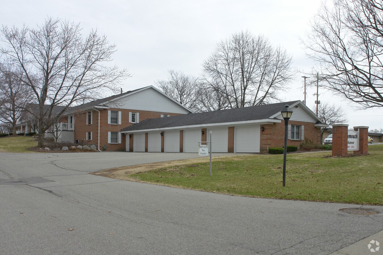 Plymouth Manor Apartments in Grand Rapids, MI