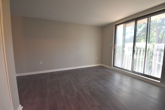 Building Photo - 1 Trafalgar Dr