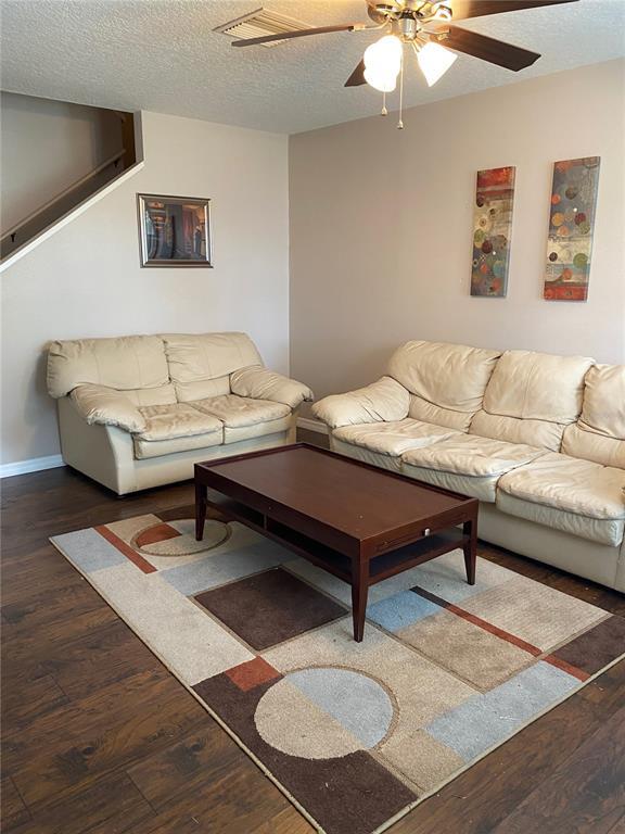 Foto del edificio - 427 Kensington Lake Cir