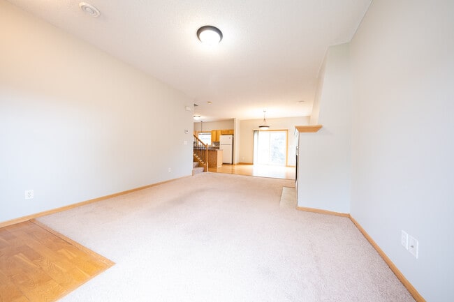 Building Photo - 2692 Vierling Dr E