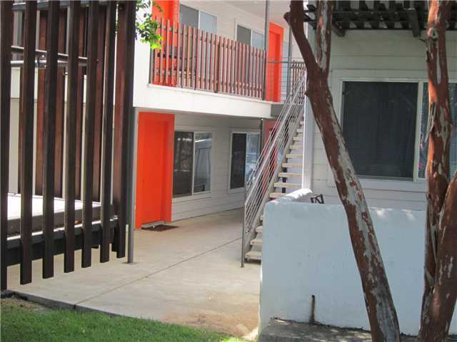 Building Photo - 2200 Dickson Dr