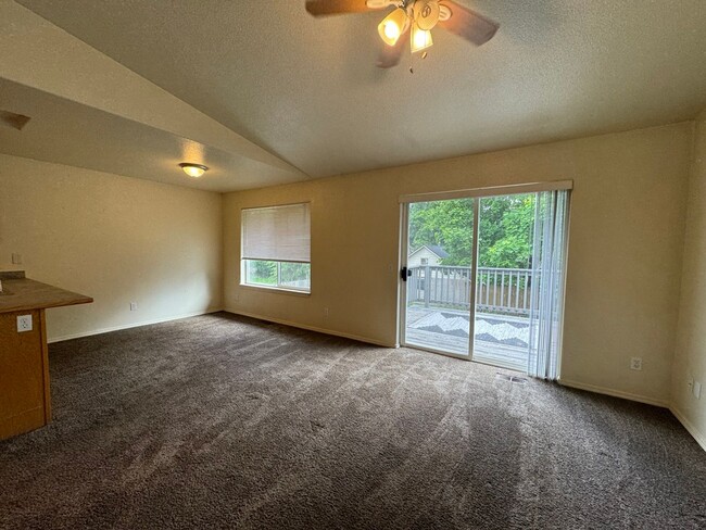 Building Photo - Attractive Dupelx Near Downtown CDA
