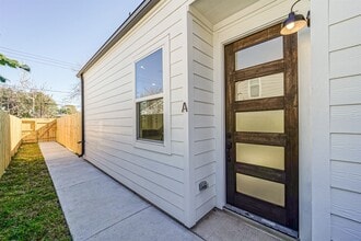Building Photo - 8409 Schneider St