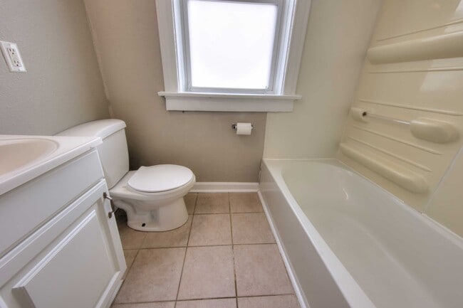 Building Photo - Charming & Spacious 3-Bedroom Unit with Private Master Suite