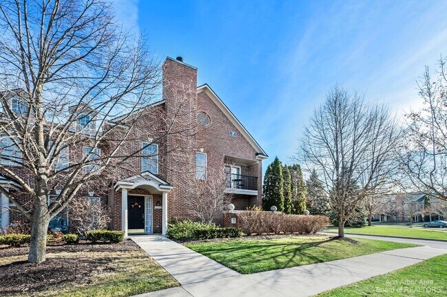 Building Photo - 5733 Hampshire Ln