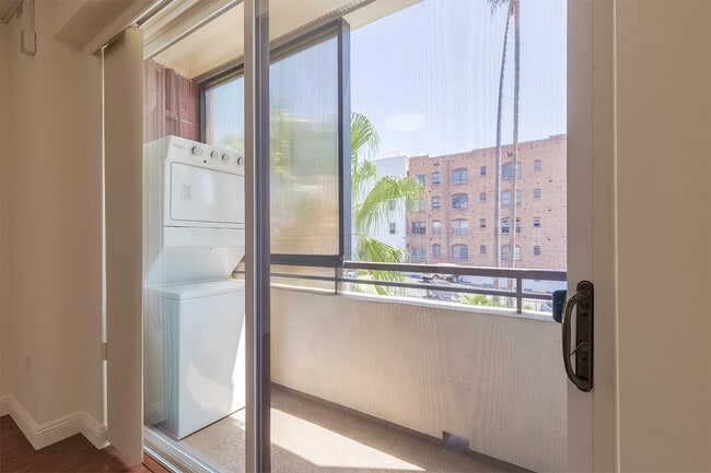 Building Photo - 345 S Gramercy Pl