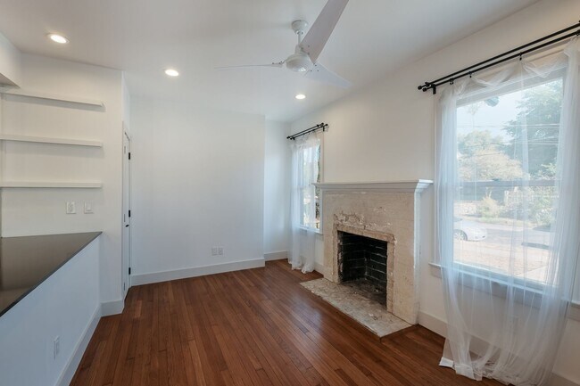 Building Photo - Historic Monte Vista Charm meets Modern Convenience!