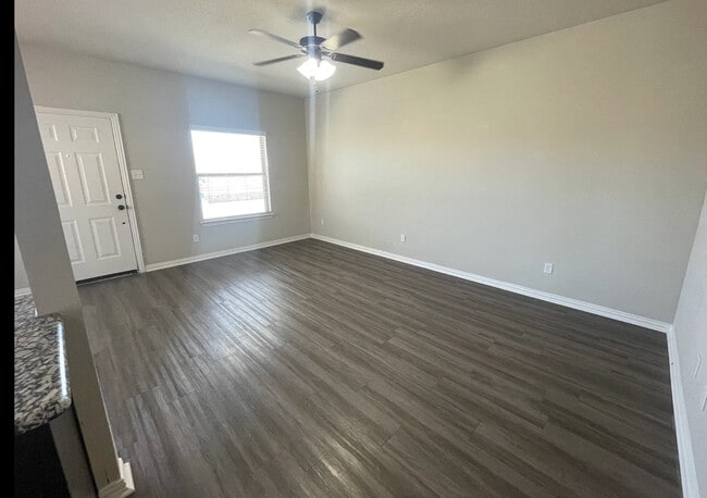 Foto del edificio - 8605 Ellis Dr