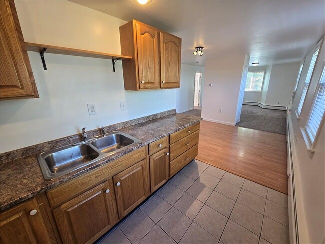 Building Photo - 180 S Main St