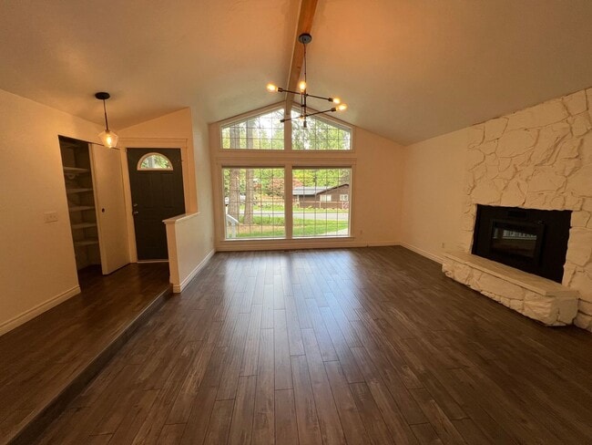 Building Photo - 3 Bed, 2 Bath with Garage in Sudden Valley