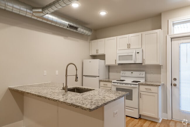 1BR, 1BA - 490SF - Kitchen - Elliott Park Apartments