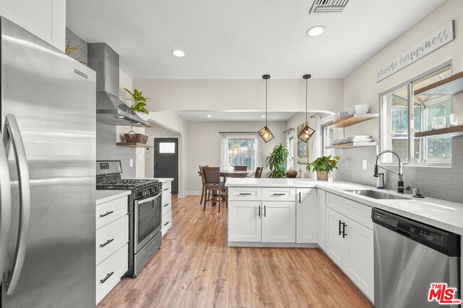 Building Photo - 1828 W 84th St