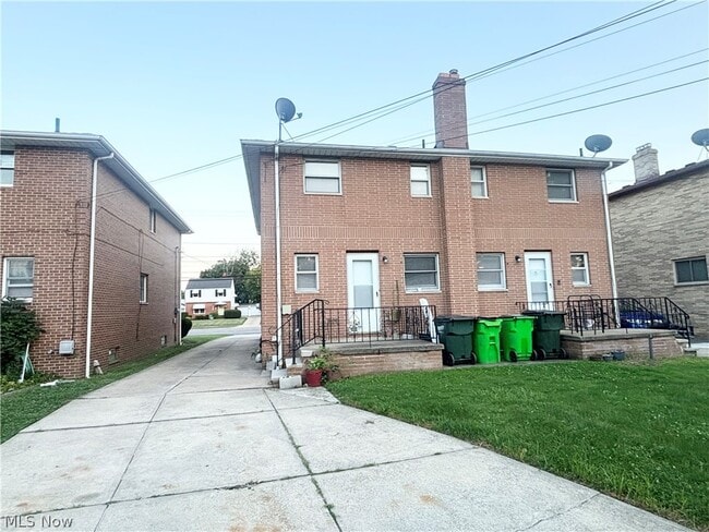 Building Photo - 20209 Lakeshore Blvd