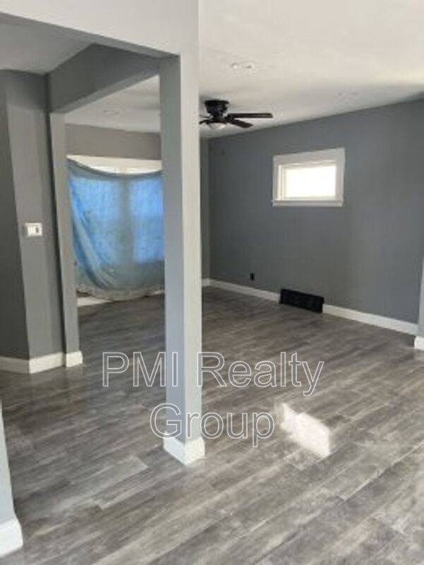 Foto del edificio - 12203 Castlewood Ave