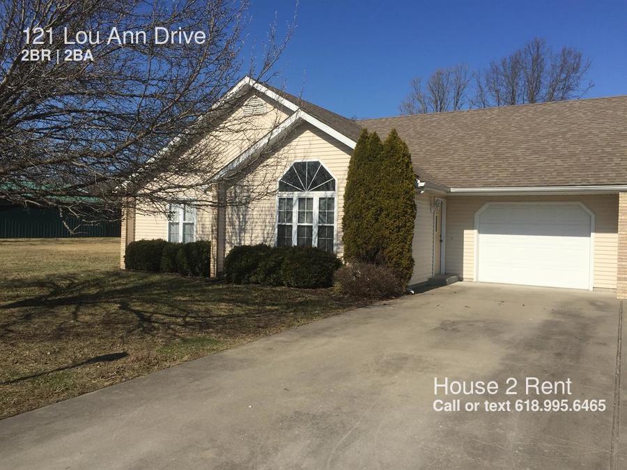 121 Lou Ann Dr, Herrin, IL 62948 Room for Rent in Herrin, IL