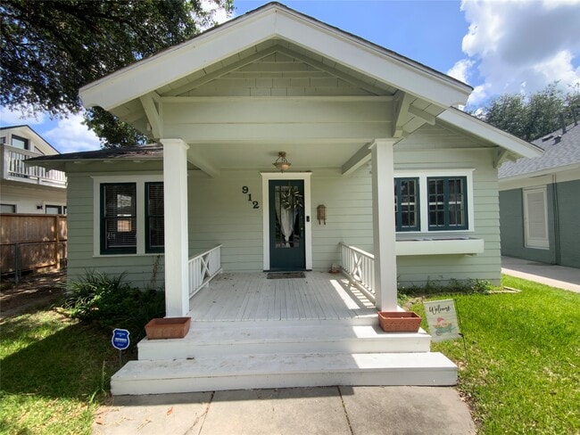 Building Photo - 912 W Melwood St