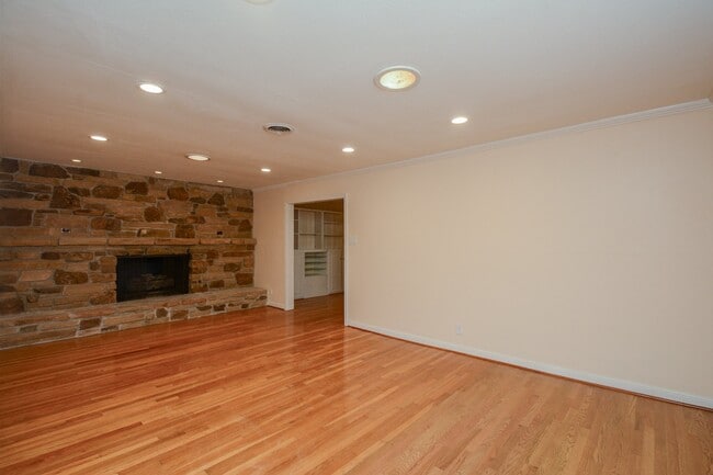 Building Photo - 3018 Conway St