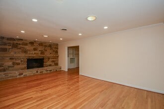 Building Photo - 3018 Conway St