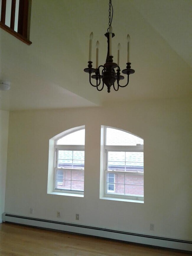 Spacious interior with new renovated. - 5836 254th St