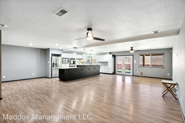 Foto del edificio - 4 br, 3 bath House - 6405 Sonrisa Pl NE