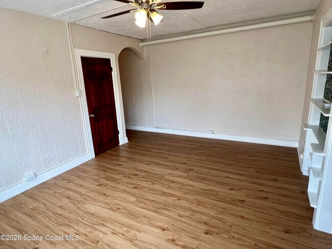 Foto del edificio - 2104 Waverly Pl