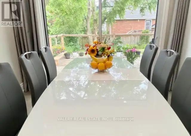 Building Photo - 133 Meadowvale Dr