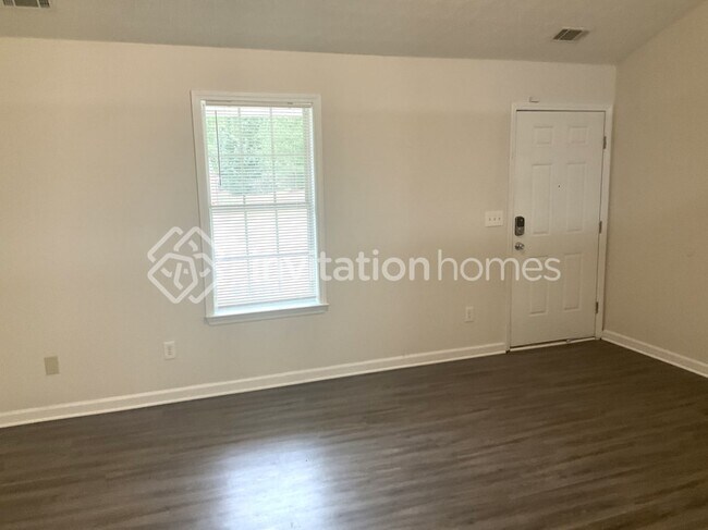 Building Photo - 220 Oak Hill Dr