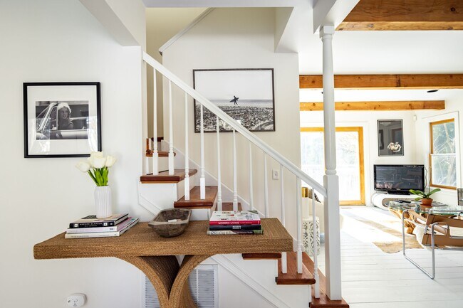 Building Photo - 24 Clyden Rd