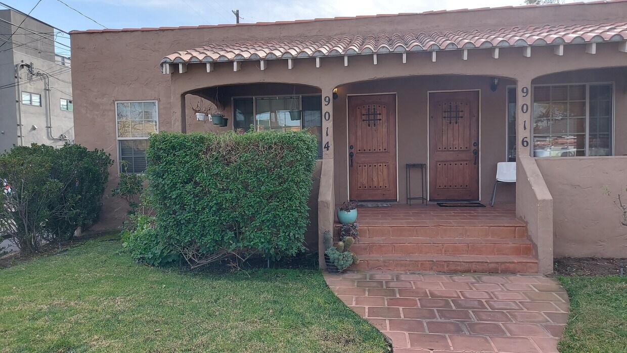 Frente - 9014 Gibson St