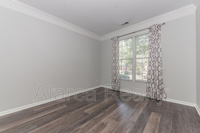 Building Photo - 3440 Arklow Rd