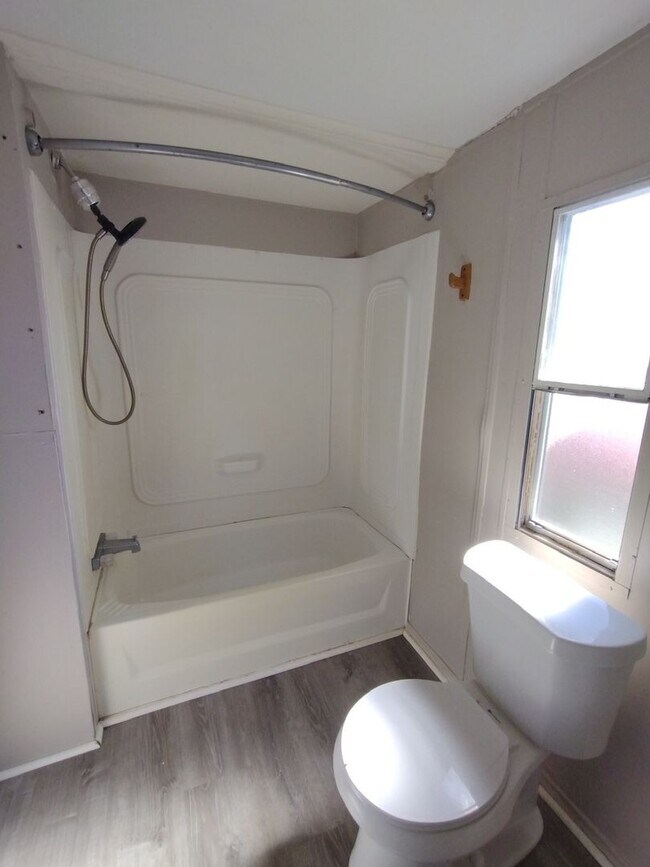 Foto del edificio - 3 Bedroom/2 Bath home on large fenced lot