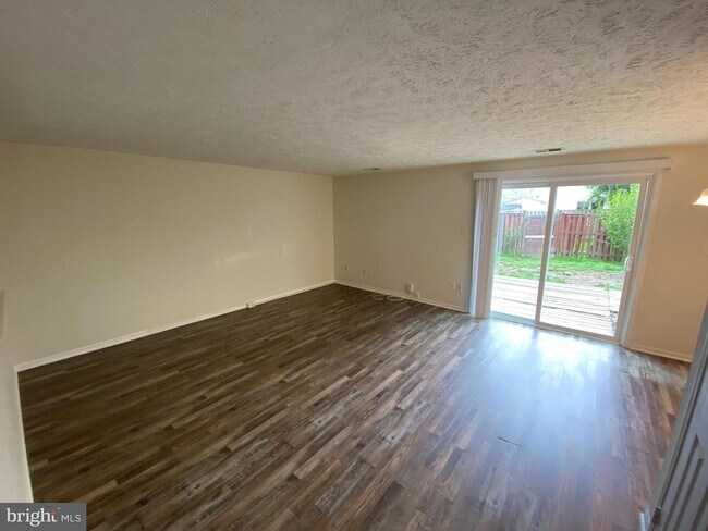 Foto del edificio - 4749 Hedrick Ln