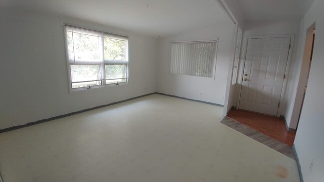 Building Photo - 625 SE Taylor St