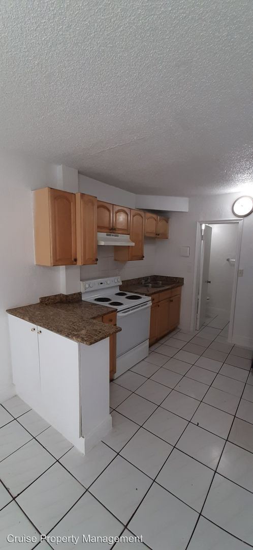 Building Photo - 915 S 21st Ave