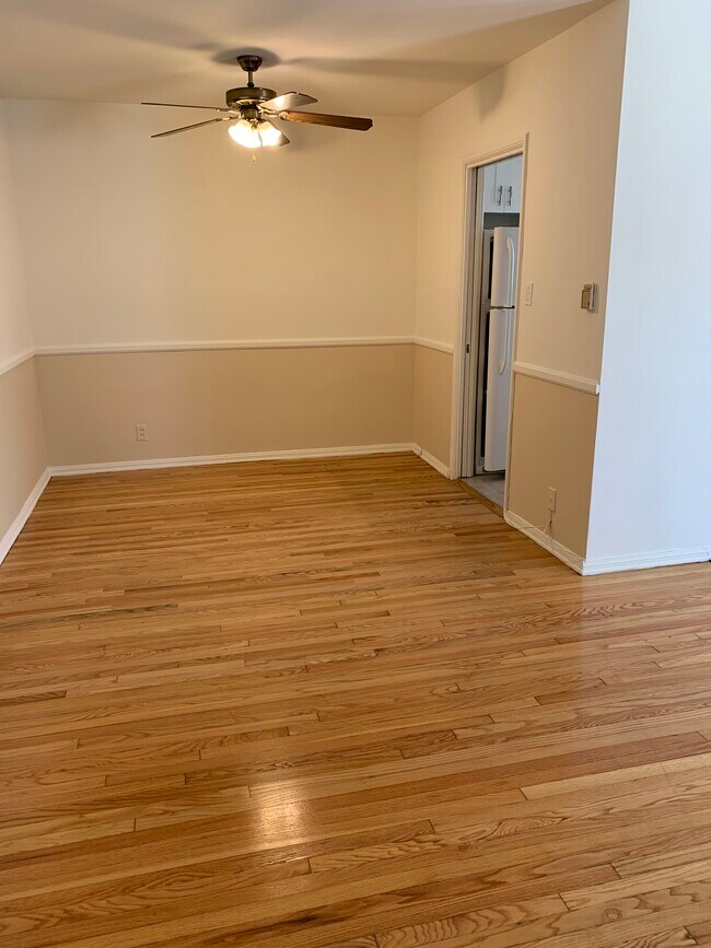 Building Photo - 1122 S Holt Ave