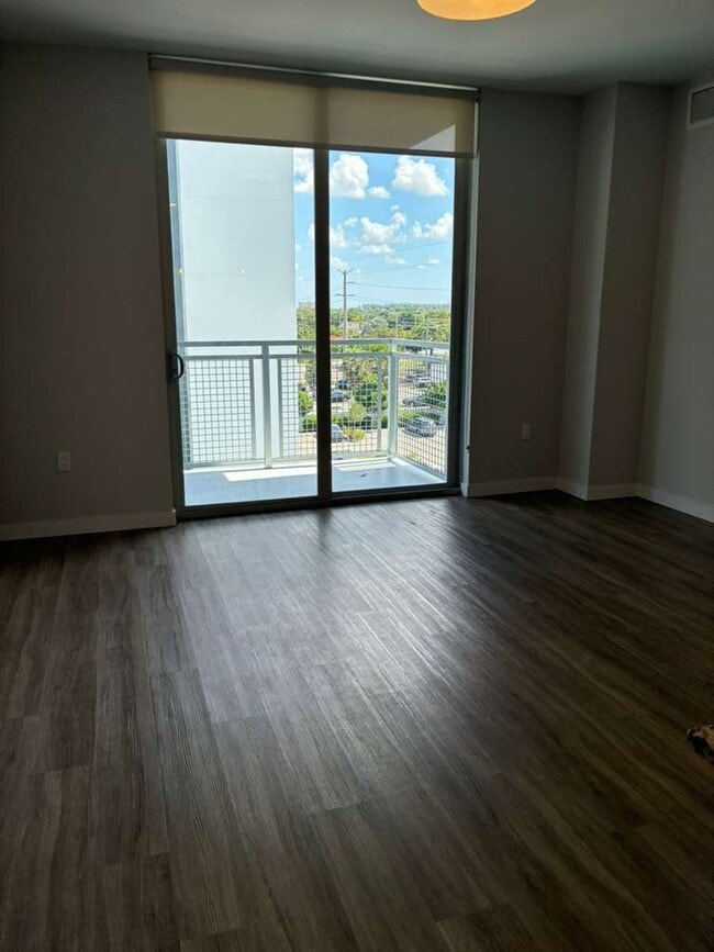 Foto del edificio - 1475 W 31st St