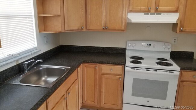 Foto del edificio - 7700 NW 30th St