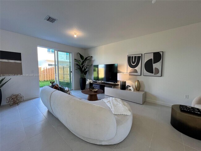 Foto del edificio - 651 SE 14th Ct