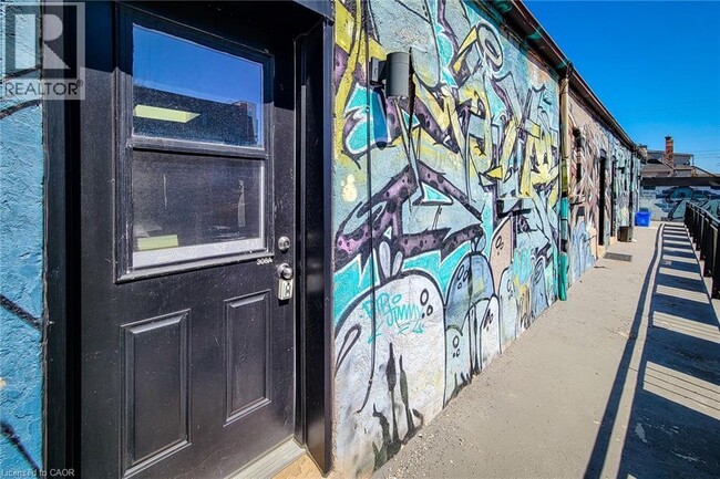 Building Photo - 308 Barton St E