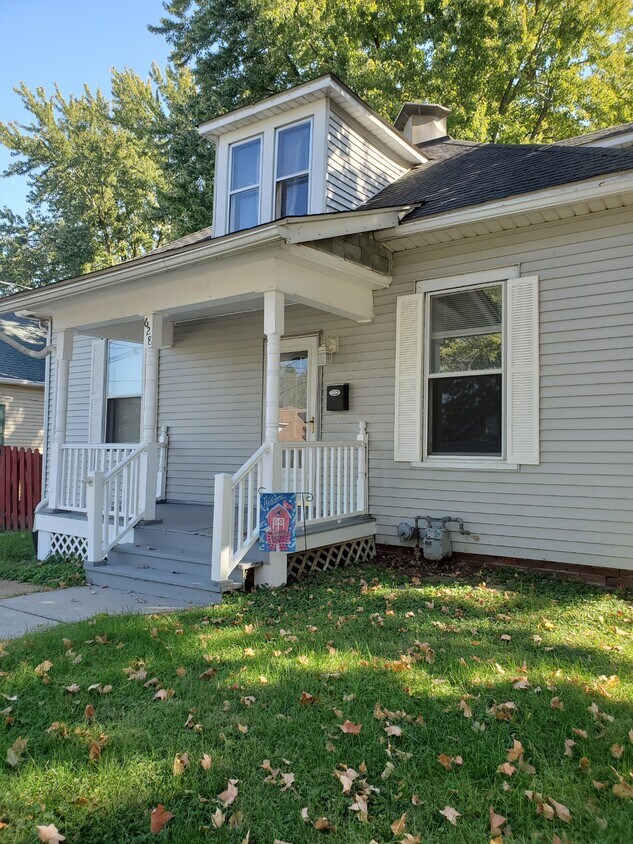 Primary Photo - 628 E Main St