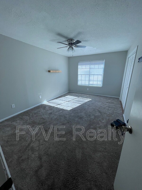 Primary Photo - 408 Crestview Dr