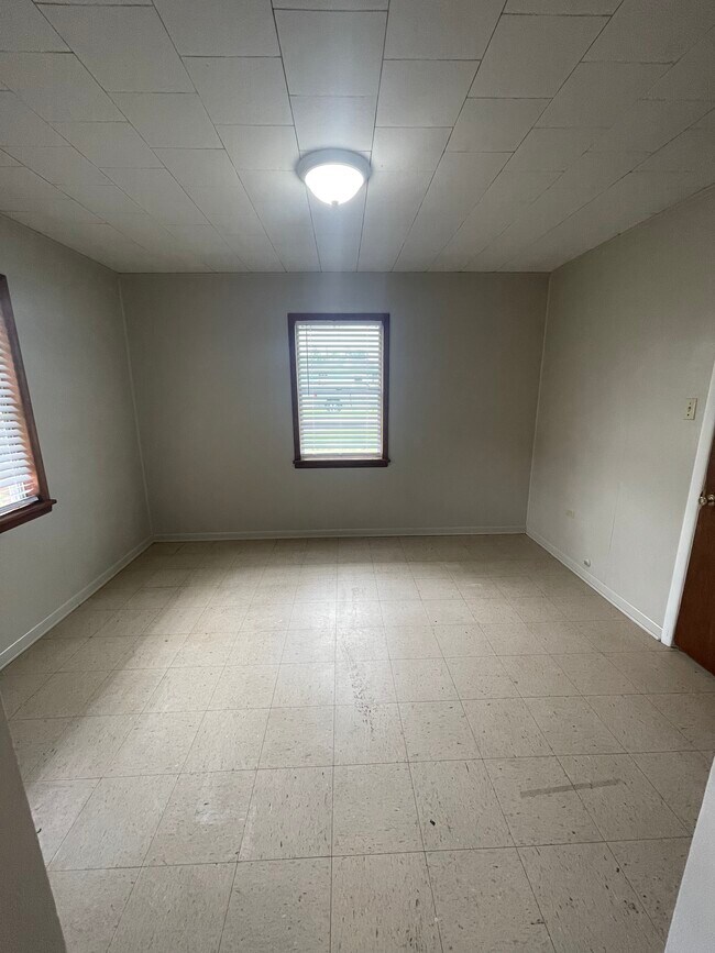 Bedroom 1 - 610 Willow St