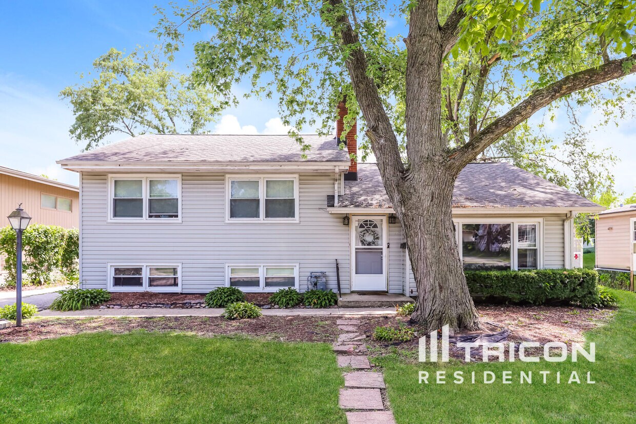 Foto principal - 1311 Birch Rd