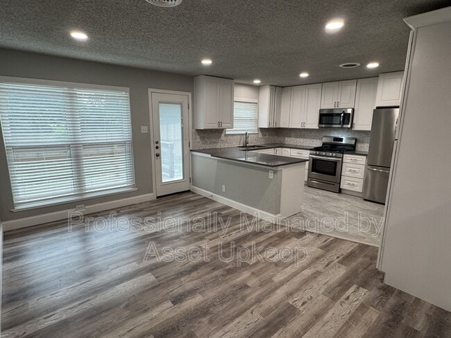 Building Photo - 1223 Dumont Dr