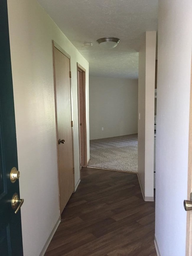 1 Bedroom entry - Forest Park Apts
