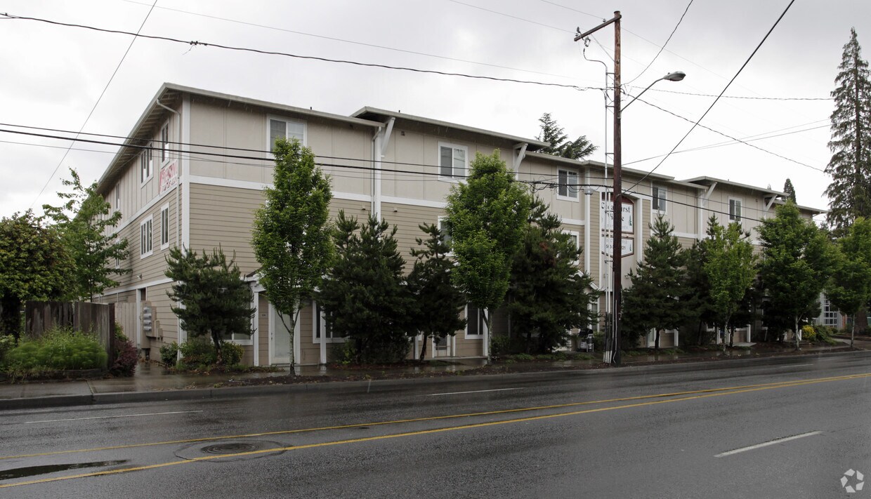 Cedarhurst Village Apartments in Portland, OR