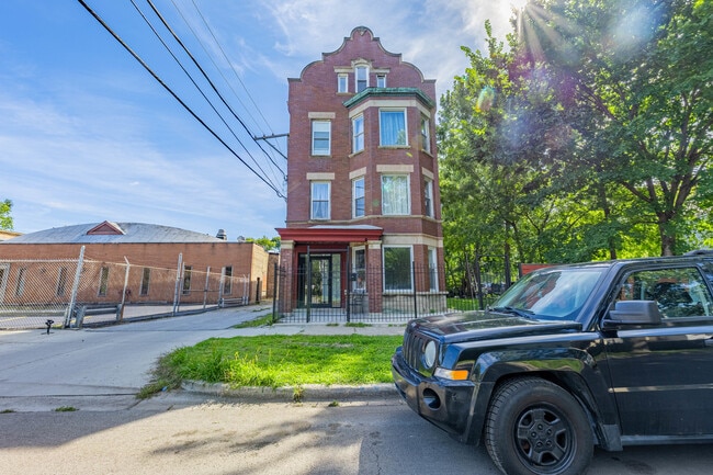 Building Photo - 5115 S Laflin St