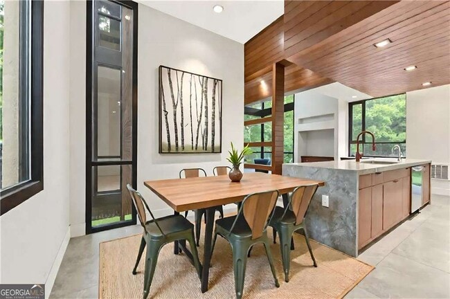 Foto del edificio - 2105 Fairhaven Cir NE