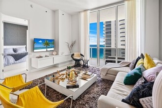 Building Photo - 15901 Collins Ave