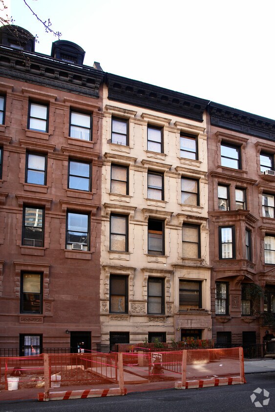 Foto principal - 131 W 70th St